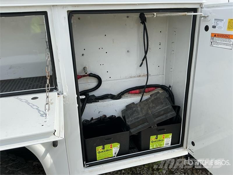 Ford F-250 XL 4x4 Extended Cab Utility Truck Prekucniki