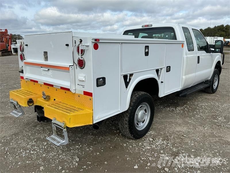 Ford F-250 XL 4x4 Extended Cab Utility Truck Prekucniki