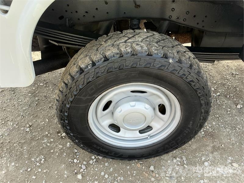 Ford F-250 XL 4x4 Extended Cab Utility Truck Prekucniki