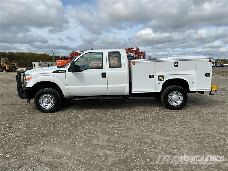 Ford F-250 XL 4x4 Extended Cab Utility Truck Prekucniki