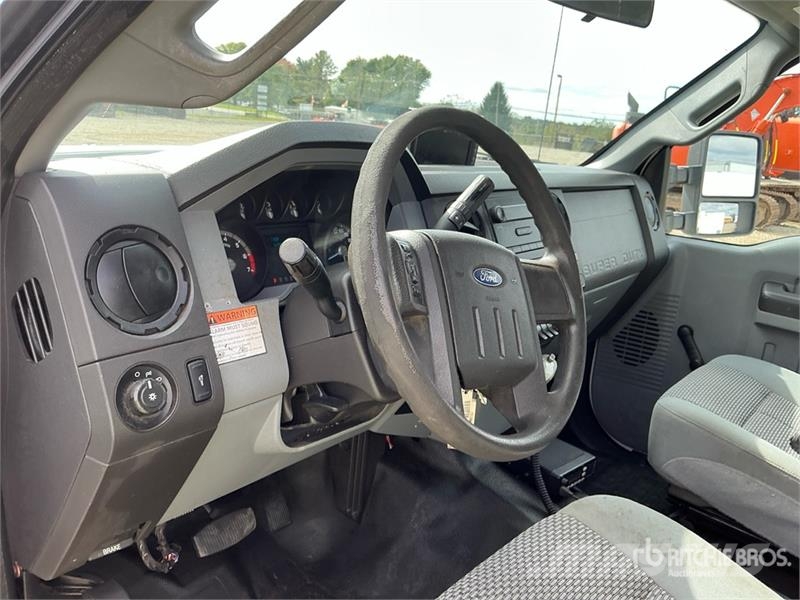 Ford F-250 XL 4x4 Extended Cab Utility Truck Prekucniki