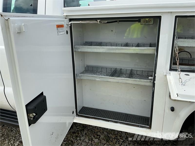 Ford F-250 XL 4x4 Extended Cab Utility Truck Prekucniki