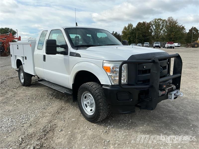 Ford F-250 XL 4x4 Extended Cab Utility Truck Prekucniki