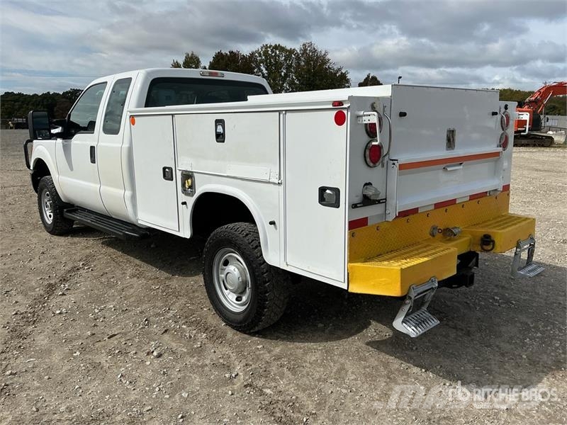 Ford F-250 XL 4x4 Extended Cab Utility Truck Prekucniki