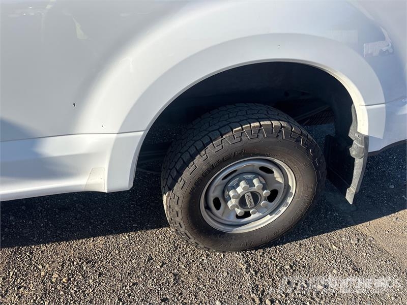 Ford F-250 XL 4x4 Pickup 其他