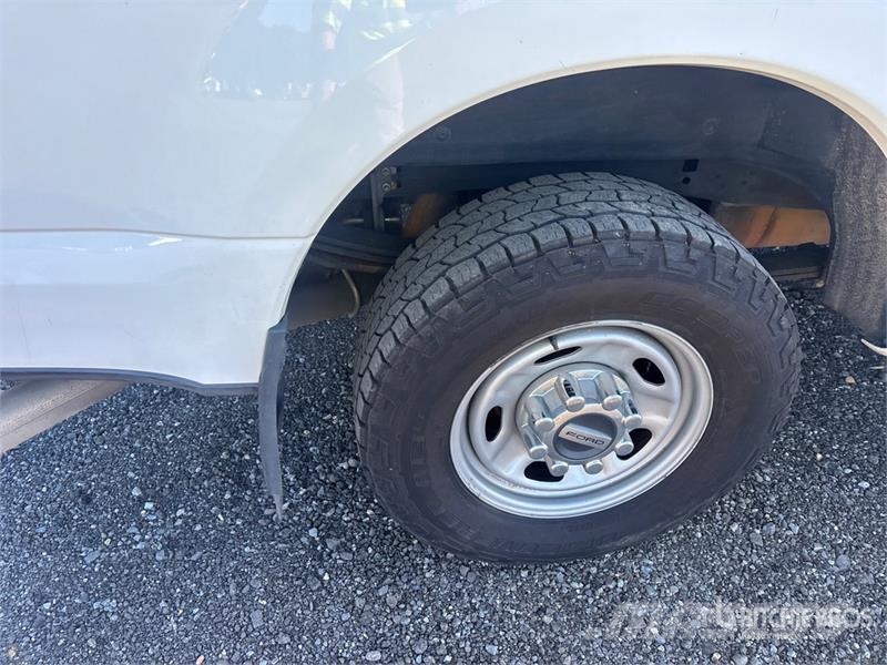 Ford F-250 XL 4x4 Pickup 其他