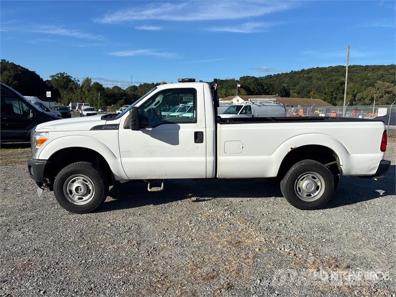 Ford F-250 XL 4x4 Pickup Other