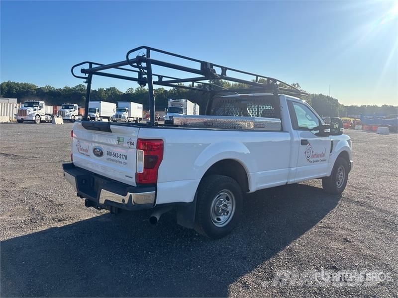 Ford F-250 XL 4x4 Pickup 其他