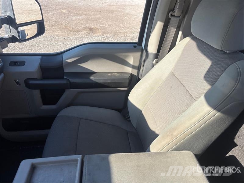 Ford F-250 XL 4x4 Pickup 其他