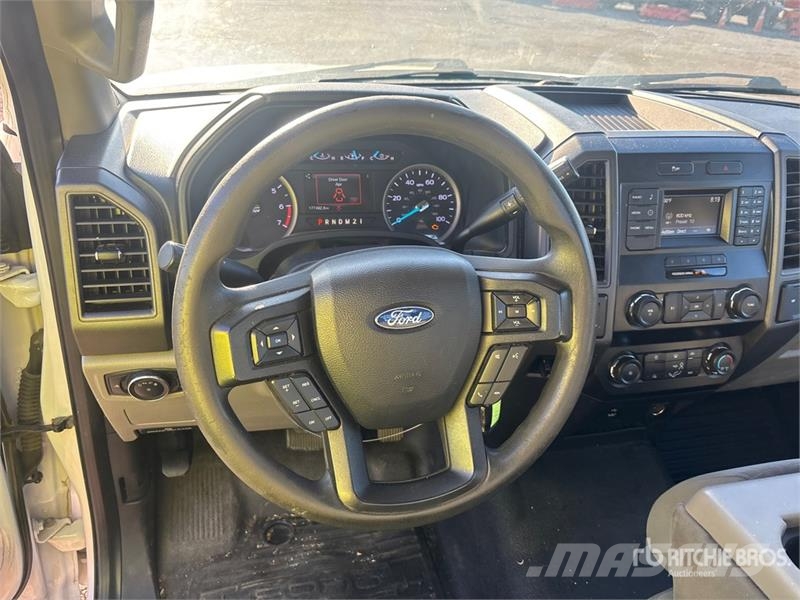 Ford F-250 XL 4x4 Pickup 其他