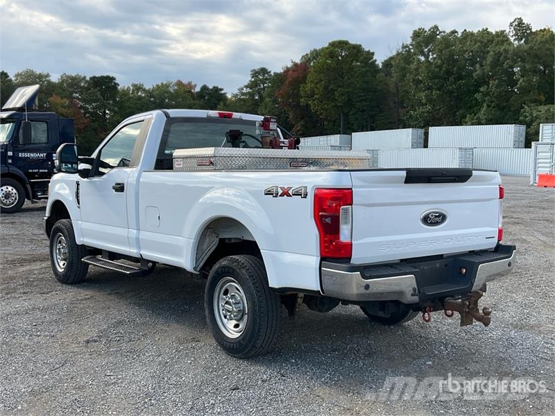 Ford F-250 XL 4x4 Pickup Otros