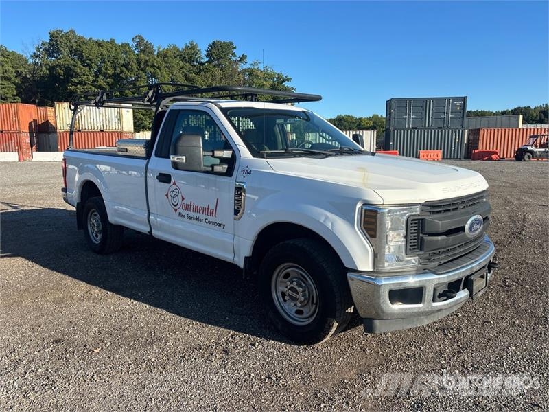 Ford F-250 XL 4x4 Pickup 其他