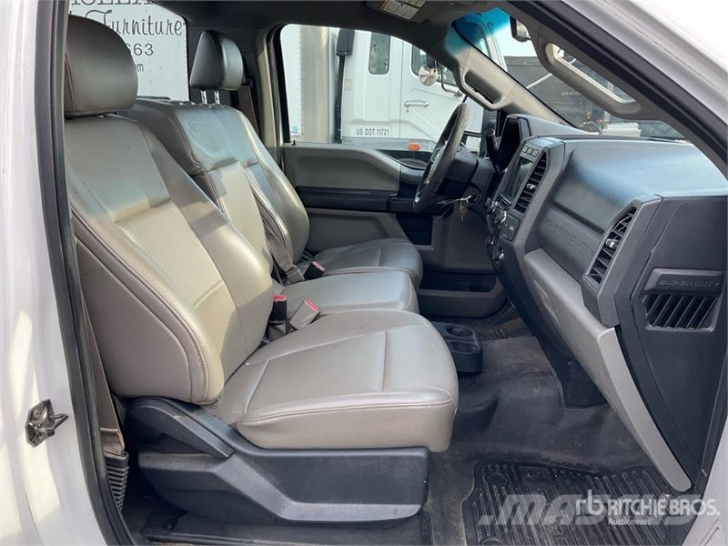 Ford F-250 XL 4x4 Pickup その他