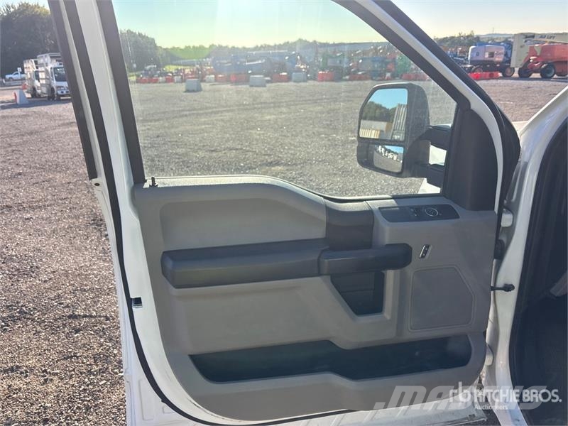 Ford F-250 XL 4x4 Pickup 其他
