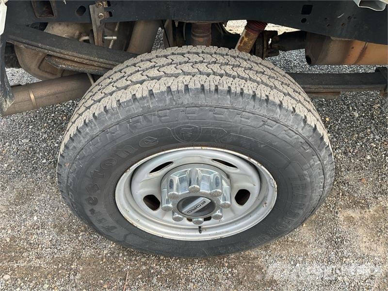 Ford F-250 XL 4x4 Pickup その他