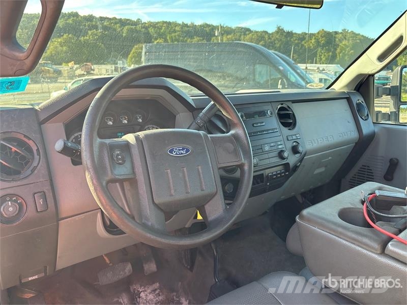 Ford F-250 XL 4x4 Pickup Other