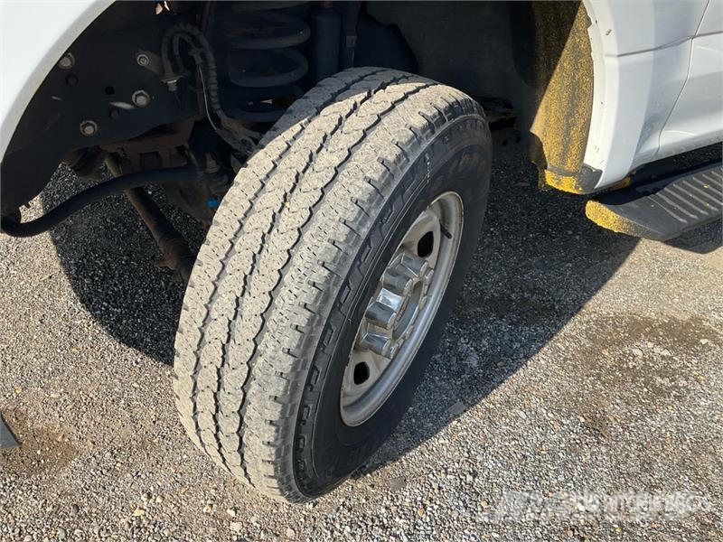 Ford F-250 XL 4x4 Pickup その他