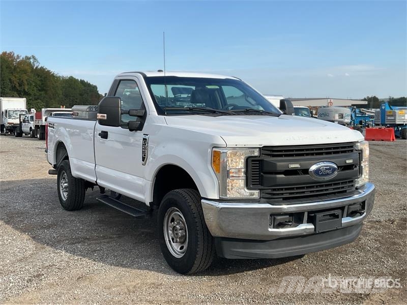 Ford F-250 XL 4x4 Pickup その他