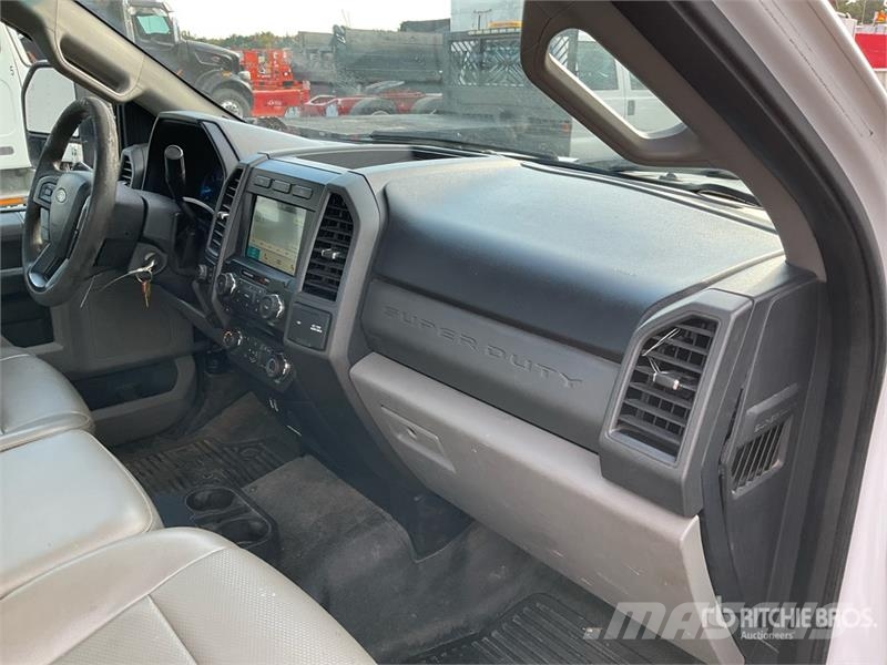 Ford F-250 XL 4x4 Pickup Otros