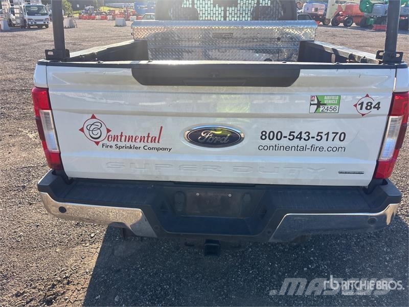 Ford F-250 XL 4x4 Pickup 其他