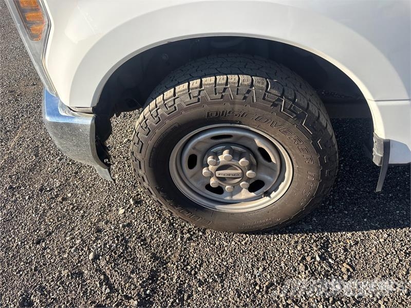 Ford F-250 XL 4x4 Pickup 其他