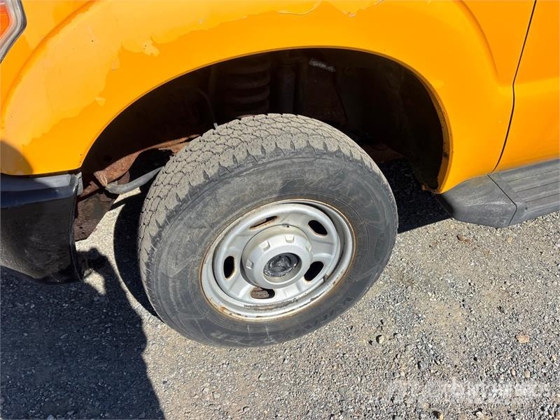 Ford F-250 XL 4x4 Snow Plow Truck Komunalna vozila