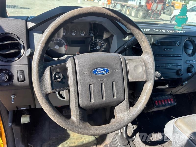 Ford F-250 XL 4x4 Snow Plow Truck Komunalna vozila