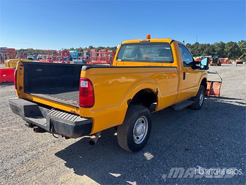 Ford F-250 XL 4x4 Snow Plow Truck Komunalna vozila