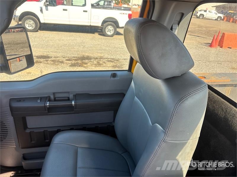 Ford F-250 XL 4x4 Snow Plow Truck Komunalna vozila