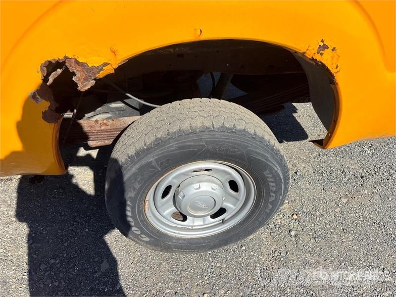 Ford F-250 XL 4x4 Snow Plow Truck Komunalna vozila