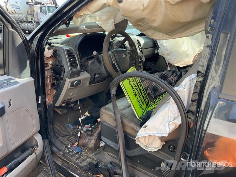 Ford F-350 平板式/側卸式卡車