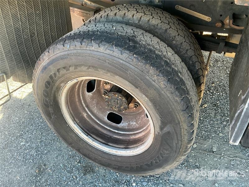 Ford F-350 Platformas/izkraušana no sāniem