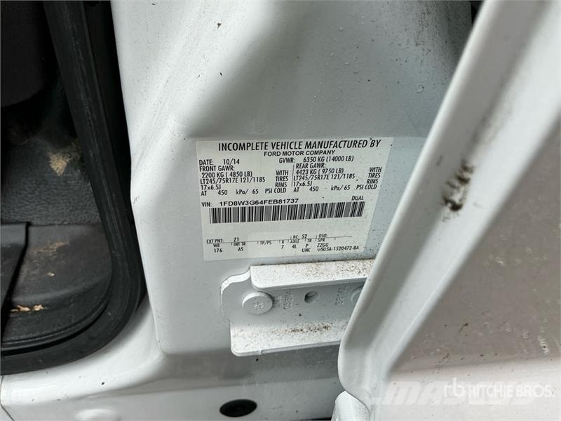 Ford F-350 Tovornjaki s kesonom/platojem
