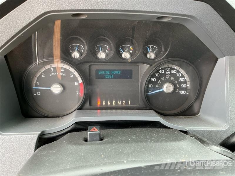 Ford F-350 Tovornjaki s kesonom/platojem