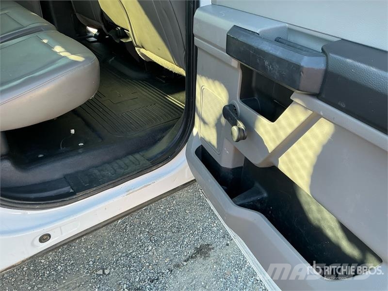 Ford F-350 Platformas/izkraušana no sāniem
