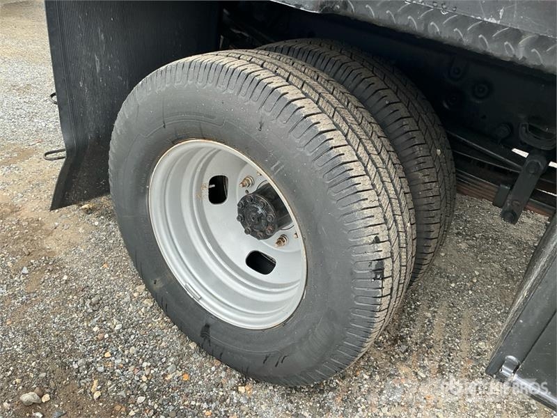 Ford F-350 Tovornjaki s kesonom/platojem