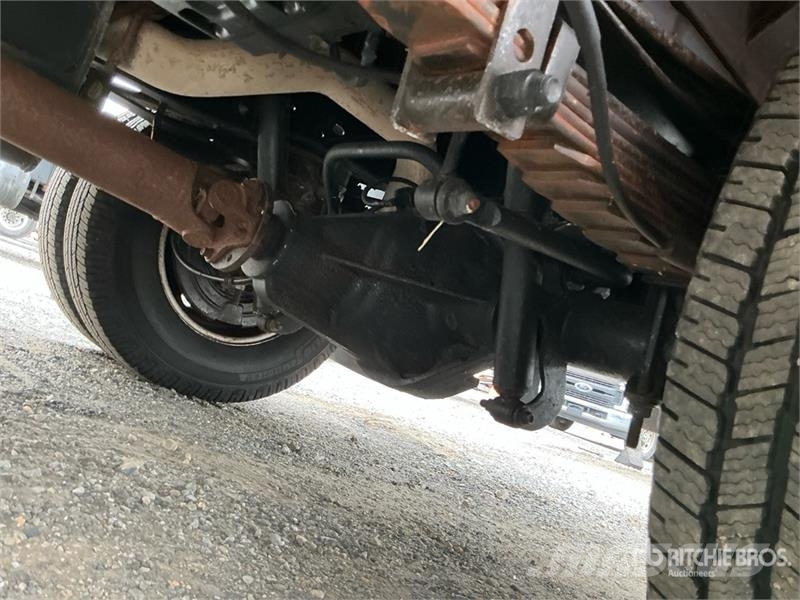 Ford F-350 Tovornjaki s kesonom/platojem