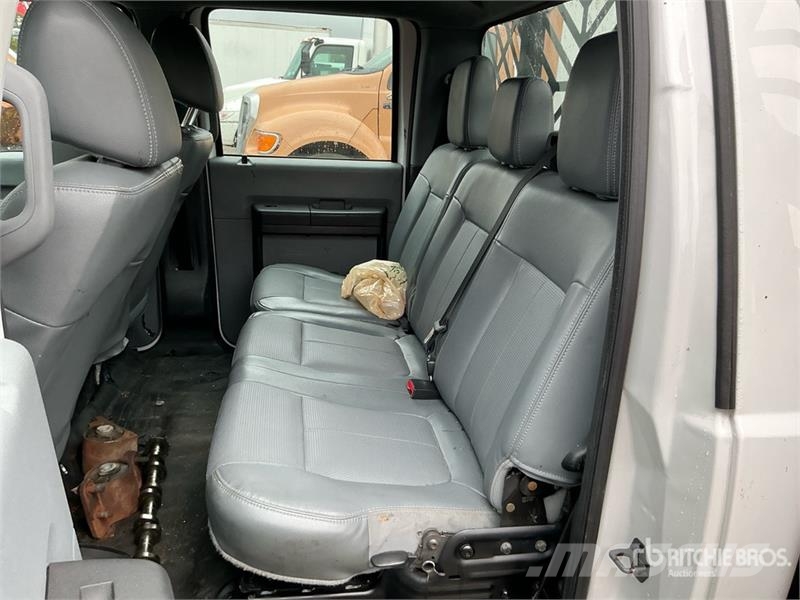 Ford F-350 Tovornjaki s kesonom/platojem