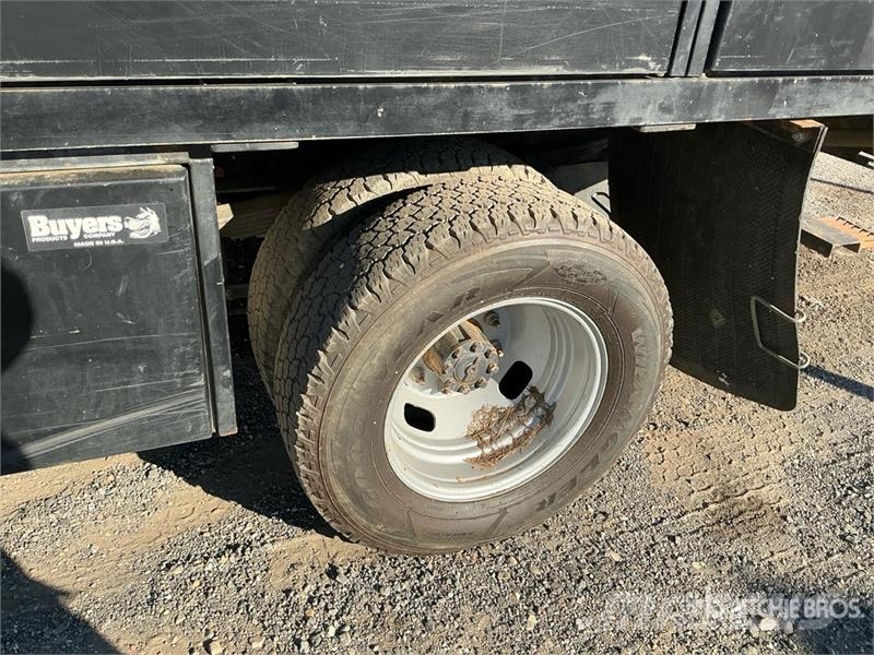Ford F-350 Platformas/izkraušana no sāniem