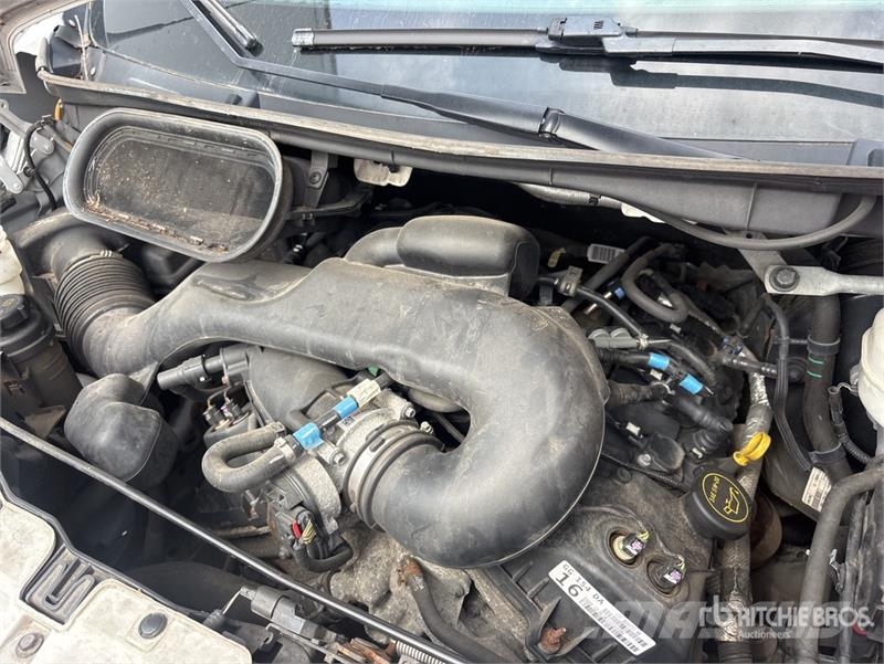 Ford F-350 4x2 Van Truck (Inoperable) Camion cassonati
