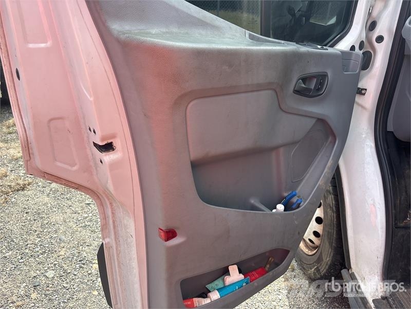 Ford F-350 4x2 Van Truck (Inoperable) Camion cassonati