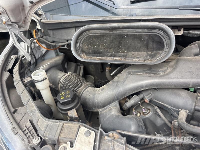 Ford F-350 4x2 Van Truck (Inoperable) Camion cassonati