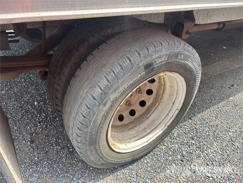 Ford F-350 4x2 Van Truck (Inoperable) Camion cassonati