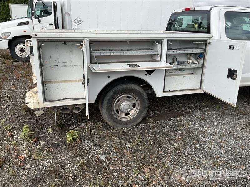 Ford F-350 4x4 Crew Cab Utility Truck Madelkaubikud