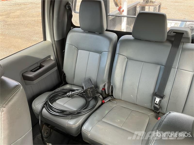 Ford F-350 4x4 Crew Cab LiftMoore 2700AR truck crane Pi Otros
