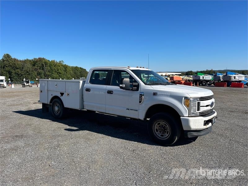 Ford F-350 4x4 Crew Cab Utility Truck Pikapai / Bortiniai sunkvežimiai