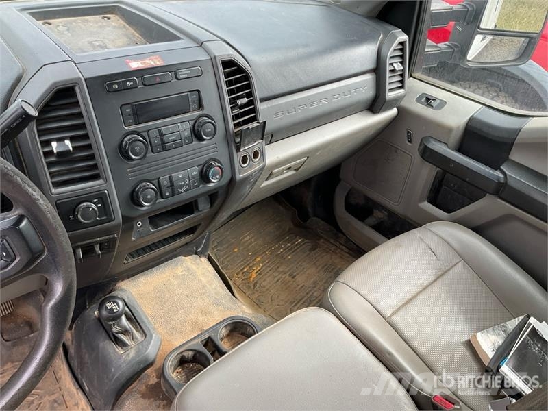 Ford F-350 4x4 Crew Cab Utility Truck Madelkaubikud