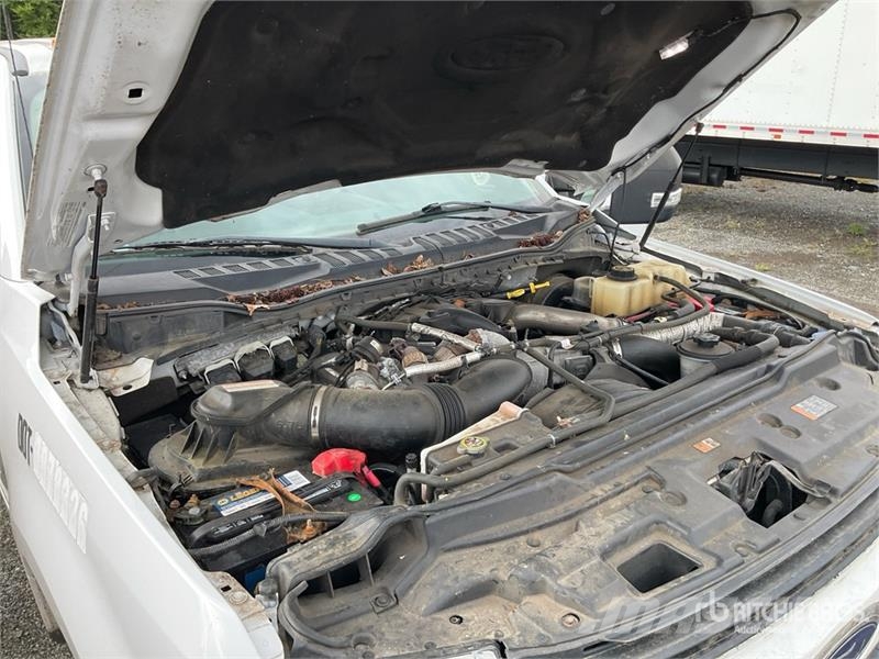 Ford F-350 4x4 Crew Cab Utility Truck Madelkaubikud