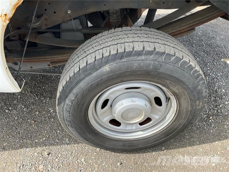 Ford F-350 4x4 Crew Cab LiftMoore 2700AR truck crane Pi Otros