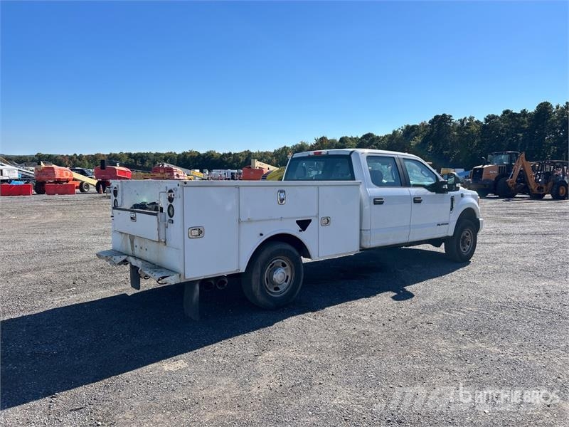 Ford F-350 4x4 Crew Cab Utility Truck Pikapai / Bortiniai sunkvežimiai